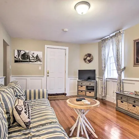 Inviting Salem Apartment Near Waterfront And Museums